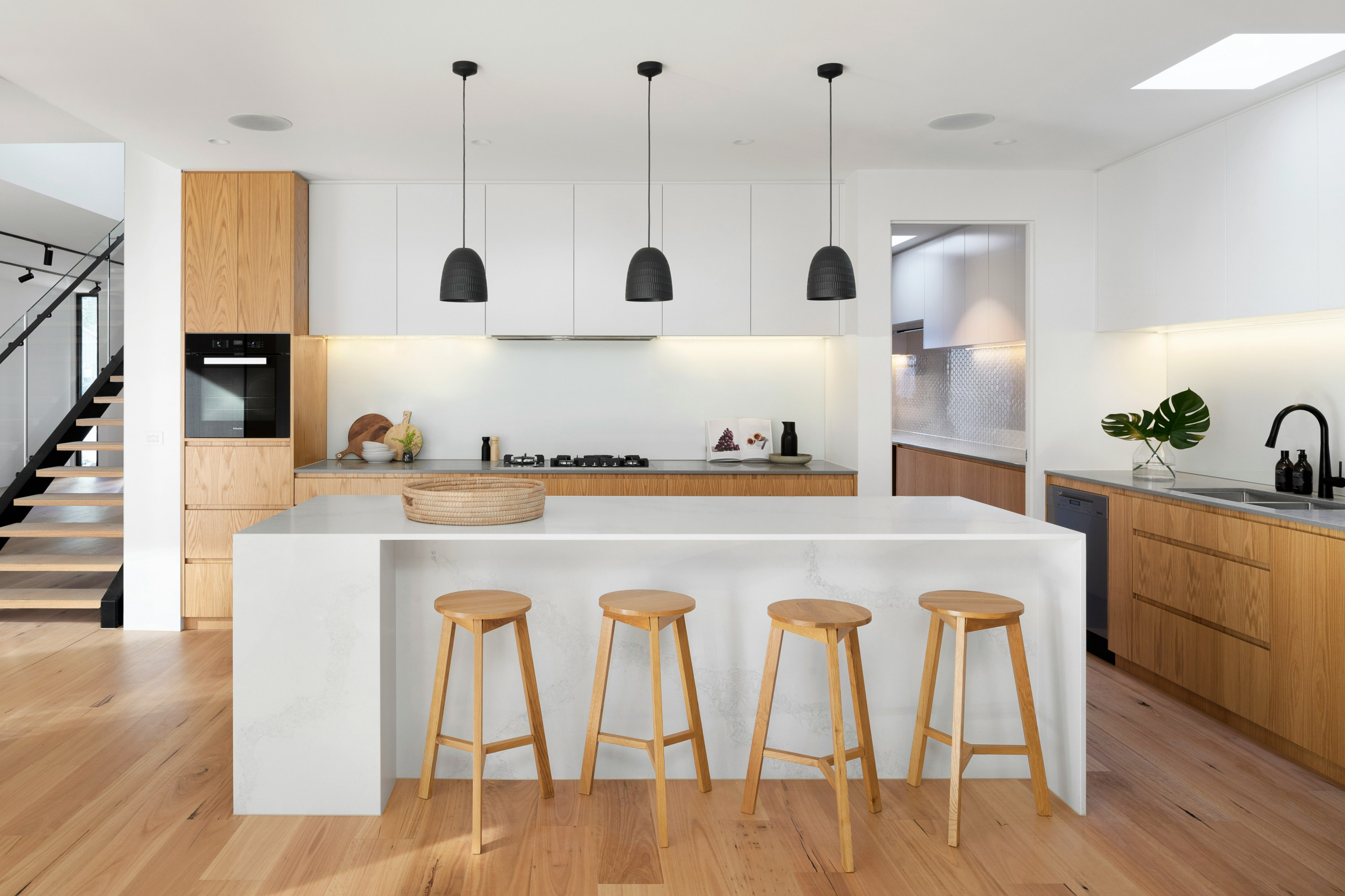 home-design-cuisine-moderne-renovation-2025-estrie